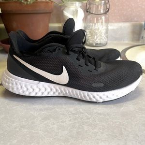 Women’s Nike Revolution Running Shoe Size 8.5